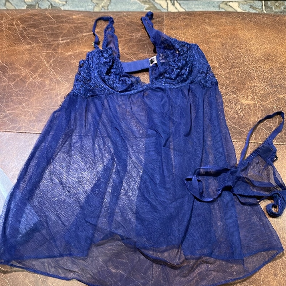 NWOT Victoria’s Secret negligee w/ thong panty Size 34B